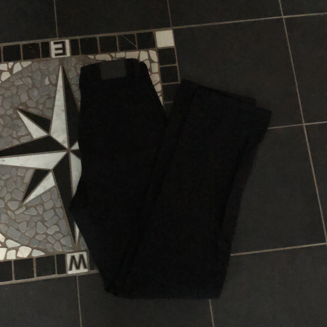 Jeans från weekday i modellen Rowe  - 91