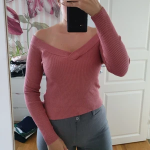 Offshoulder tröja i strl medium - Jättefin. Köpare står för frakt