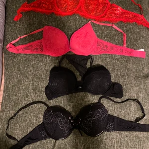 Bh ❤️ - Röd storlek : large, rosa: 80 b svart :80 a svart längst ner: 80b ❤️ 50 kr för 1 80 för 2 120 för 3 150 för 4
