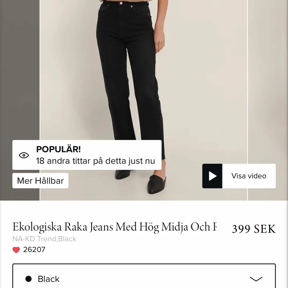 Helt nya jeans från nakd🤍 Endast testade och tvättade en gång🤍 köpta för 399🤍 storlek 32🤍 skulle säga att dom mer är som en 34🤍dom slutar vid foten på mig som är 160cm🤍frakt tillkommer🤍 säljer ett par likadana i grå🤍(fraktkostnaden kan ändras) (pris kan diskuteras)🤍. Jeans & Byxor.