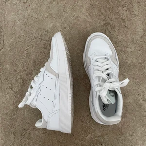 Adidas  - Storlek 38. Aldrig använda endast testade. Köpren står för frakt 