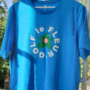 Golf Le Fleur  - Säljer min ljusblå tshirt från Golf Le Fluer i storlek S.. Köpt här på plick för 500 men kan tänka mig sänka priset mer vid snabbt köp. Möts helst upp i Stockholm, annars betalar köparen för frakt. Kontakta vid intresse :) 