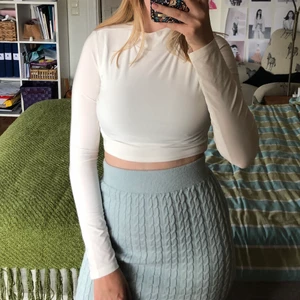 Vit croptop - Vit tajt croptop i stretchigt tyg