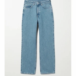 Rowe Extra High Straight Jeans  - Snygga raka jeans med hög midja. Bra skick, använda ett fåtal gånger. Säljer pågrund av att jag inte använder dom.☺️