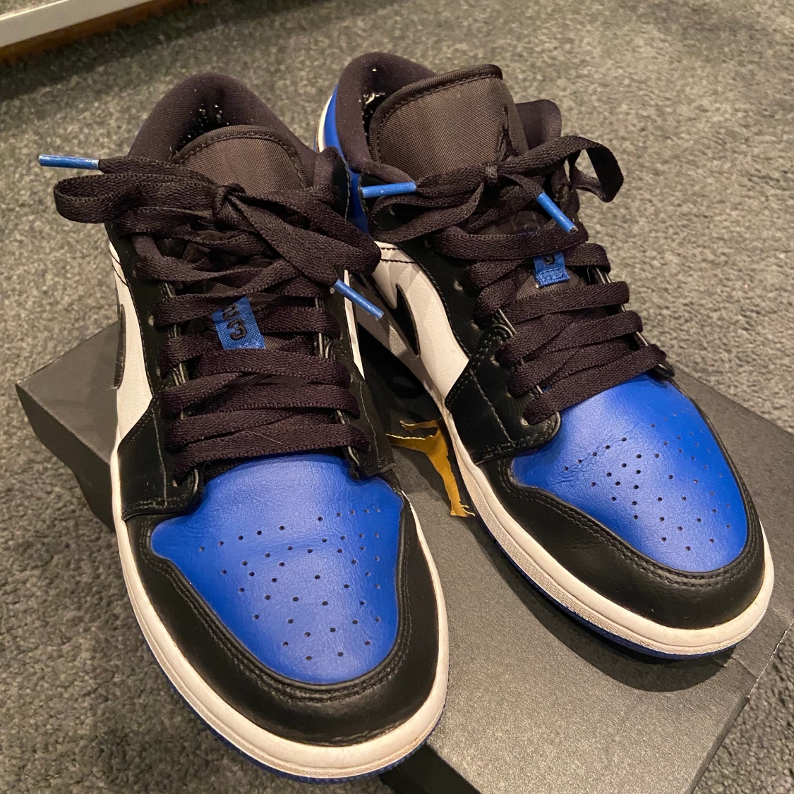 Jordan 1 Low Royal Blue-White  - 91