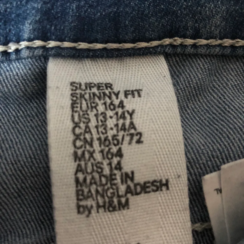 Blåa super fina jeans, bra skicka använda ett få tal ggr. Stl 164.☁️. Jeans & Byxor.