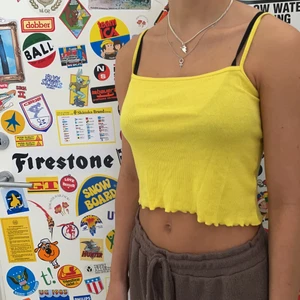 Gul söt croptop hm eur m - Supersöt croptop från hm i storlek m