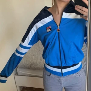 Fila kofta - Fila kofta köpt på humana som inte används längre. Kan mötas i stockholm, annars tillkommer fraktkostnad :)