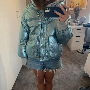 Zara jacka - Jättefin jacka från zara som är slutsåld, så cool och udda storlek 140cm men skulle säga att den är s/xs💕