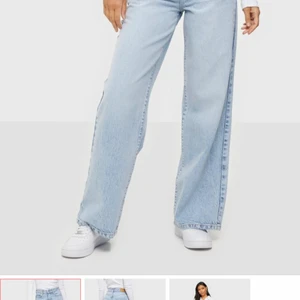 Idun wide leg jeans från ginatricot  - Ljusa och vida jeans från Gina. De är långa i benen och går över foten på mig som är lite över 170. Dem är i bra skick och ej använda mycket! Säljer pga att de inte används längre. Slutsålda på hemsidan ( finns ej kvar)💞💞