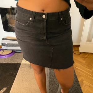 Svart jeanskjol - Svart jeanskjol. Nyskick