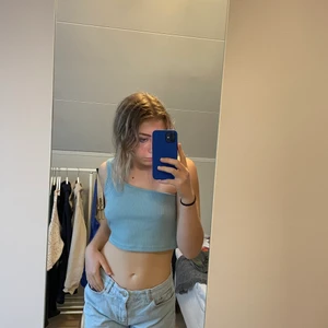 Blå topp - Blå topp från shein. Storlek S/M. 30kr+frakt.