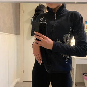 Dolce&gabbana tröja strl XXL - Liten i storleken, passar mig som vanligtvis har xs-s (inte äkta) 60kr+ frakt