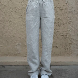 Linnebyxor  - Jätte fina linnebyxor från alice stenlöfs märke a-design. Endast använda en gång så de är väldigt bra skick. Om fler är intresserade så blir det budgivning💕