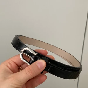 Svart bälte - Svart bälte från Bershka, aldrig använt 🤩 Tveka inte vid frågor 😇 Köparen står för frakten (24kr)
