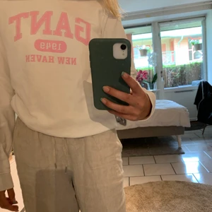 Gant tröja  - Snygg och fräsch Gant tröja/sweatshirt som knappt ser använd ut😊😊 väldigt skön och bra till hösten!!😋