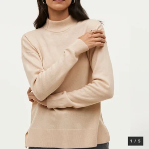 Kashmir - Jätte fin Kashmir tröja tyvärr sitter den lite dåligt på mig för den är lite liten (fel tvätt)jag skulle säga att den ligger på 32 i storlek budet börjar på 500kr 