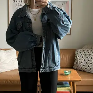 En superfin oversized vintage jeansjacka 