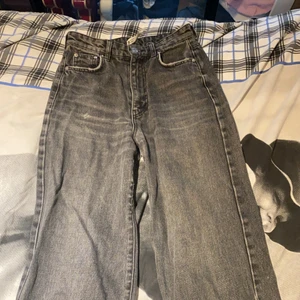 Mom jeans - Storlek 34 eller xs, små på mig därför säljer jag dom