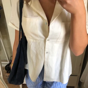 Linne skjorta - Kortärmad skjorta köpt från shein. Aldrig använd endast testad. Frakt tillkommer först till kvarn. Linne blandning.