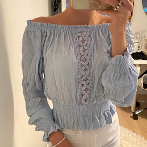 Super fin topp - Super fin ljusblå topp. Använd fåtal gånger, är i bra skick! Frakt ingår inte i priset.💖🍀