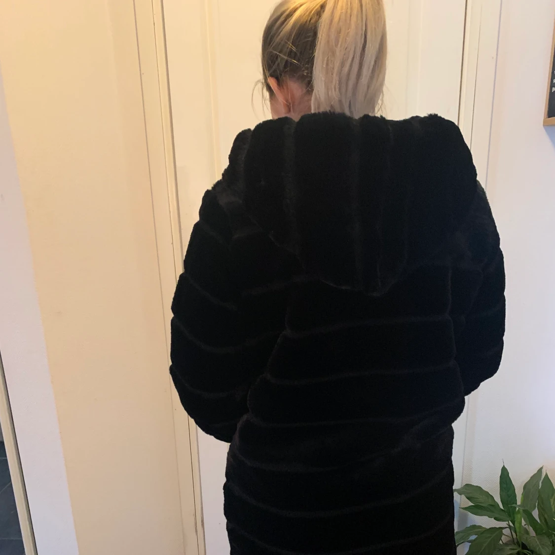 Svart päls kappa - 90