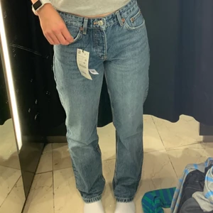 Jeans - Fett snygga jeans från Zara i storlek 36. Använda endast ett par gånger! 