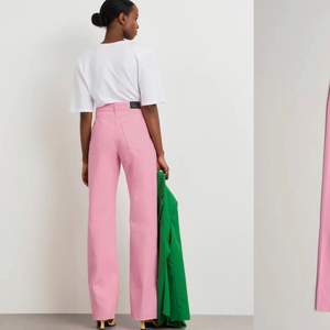 Oanvända rosa jeans från Gina Tricot, med tags och prislapp kvar. Nypris 499kr, säljes för 250kr. Storlek 36