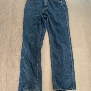 jeans  - säljer mina monki jeans då dem har blivit för små för mig. det är i storlek 29. 