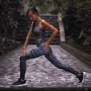 Stronger set  - Säljer detta jättefina set från stronger i storlek xs. Använt endast ett fåtal gånger. Passar bra på mig som är 174. Går även bra att köpa de separata delarna för ett lägre pris det är bara att höra av sig.