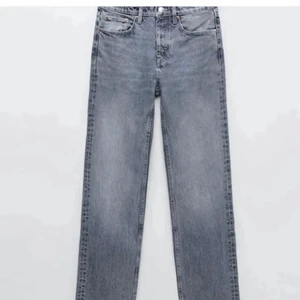 Zara mid rise jeans - Sålda 