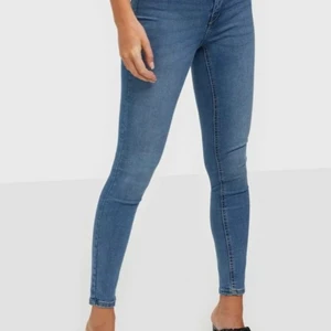 Ginatricot jeans  - Ginatricot jeans modell ”Molly” storlek M . Knappt använda 