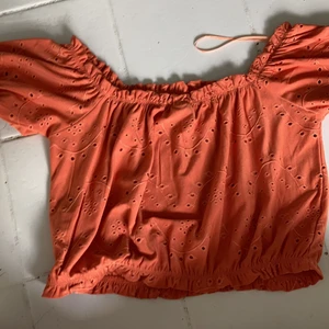 Fin tröja ifrån Gina strl l - Super fin tröja ifrån Gina tricot. Lite liten i strl. Passar mer m skulle jag tro.😜 tar endast swish 