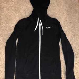 Nike tröja  - Storlek S men passar även M, sparsamt använd