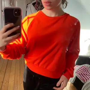 jätteskön orange tröja från bik bok som är ullig på insidan! 💓 frakten är gratis