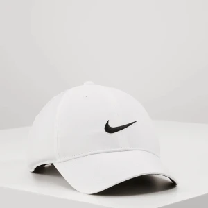 Nike keps - Nike legacy 91 cap i sjukt bra skick. Säljer vidare då den inte passade så bra på mig.❤️ buda från 150kr.                  