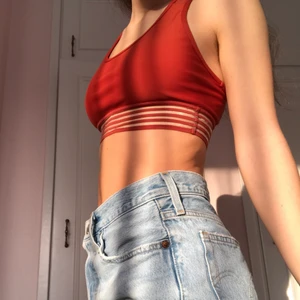 ENERGETICS TOPP - jätteskön sport topp från energetics, köpt för 299kr förra året men har enbart använts ett fåtal gånger 🤎