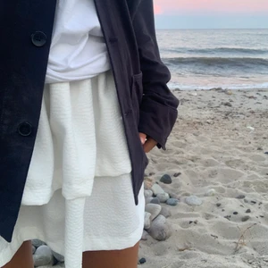 Vit volangkjol - Söt kjol egensydd💘 Ett fåtal görs på beställning, jättefin till våren