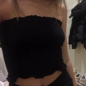 Topp - Bandeu topp från bikbok❤️ frakt tillkommer 