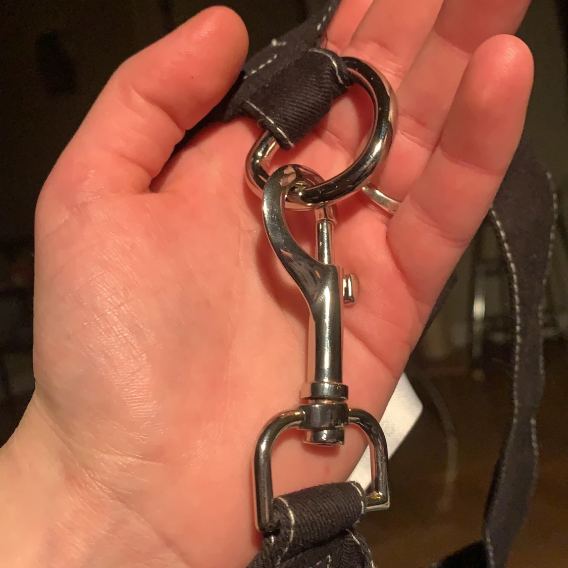 Svart crop top med karbinhake - 91