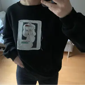 Svart sweatshirt från NA-KD🤍