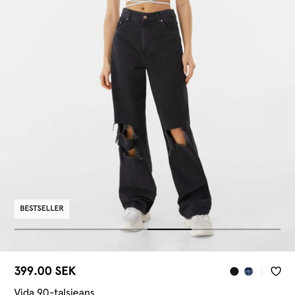 Använda hyfsat mycket men inga tecken på användning. Köpa från Bershka för 399 kr. Säljs för 200kr eller bud + frakt 66kr. Passar mig i längden som är 1,67.. Jeans & Byxor.