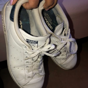 Adidas Stan Smith stl 39 - Väl använda Stan Smith som fortfarande har lite att ge💞💞. 50kr! 