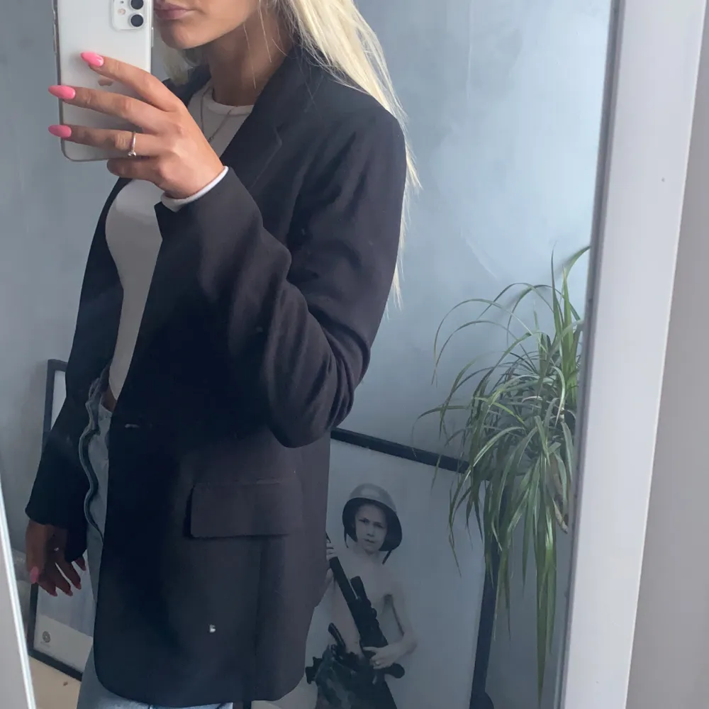 Oversized blazer från H&M i storlek 38! Använd ett fåtal gånger, nyskick. Jackor.