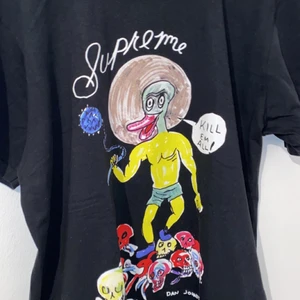 Supreme T-shirt storlek L - Köpte på en instagramsida som heter soleplus helt ny säljer för att den är för stor för mig. Tar bud från 500.