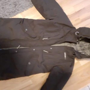 Didriksons st 40  - Som ny .varm .mörk grön 200kr