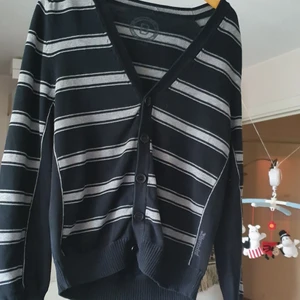 Super mysig varmt unisex tröja  - I mycket bra skick och passar till allt. 