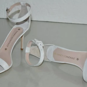 1350 NEW Nancy Gonzalez TINA 90 Ankle  -  The epitome of uptown chic, Nancy Gonzalez's fans are often described as posh ladies who lunch. Her unique, bold, and highly sumptuous designs are known to last a lifetime.  PERFECT GIFT  - Make your girlfriend / wife melt!!!!  100% Authentic  Brand new in  original box with dust bag  VERY RARE!!! MUST HAVE   Nancy Gonzalez TINA 90 Alligator / Crocodile Ankle Strap Sandals   One of the g