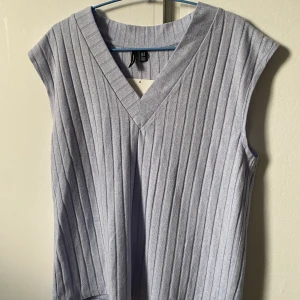 Lila väst 100kr - Helt ny väst från vero moda, lappen finns kvar