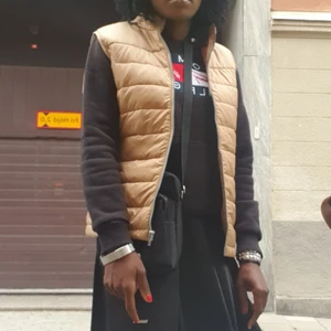 Fin vãst - Super fin bron väst I mycket bra skick och passar xs_s